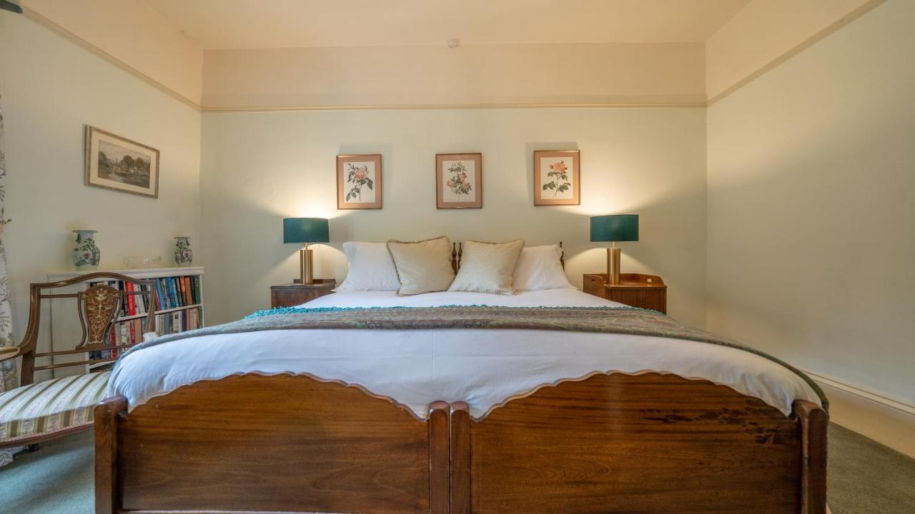 Pantybeiliau House Bed & Breakfast Gilwern Eksteriør bilde